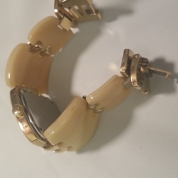 Women's Michael Kors Watch; Goldtone and Tan Faux Horn Link Bracelet Band; 8"L - Picture 7 of 10